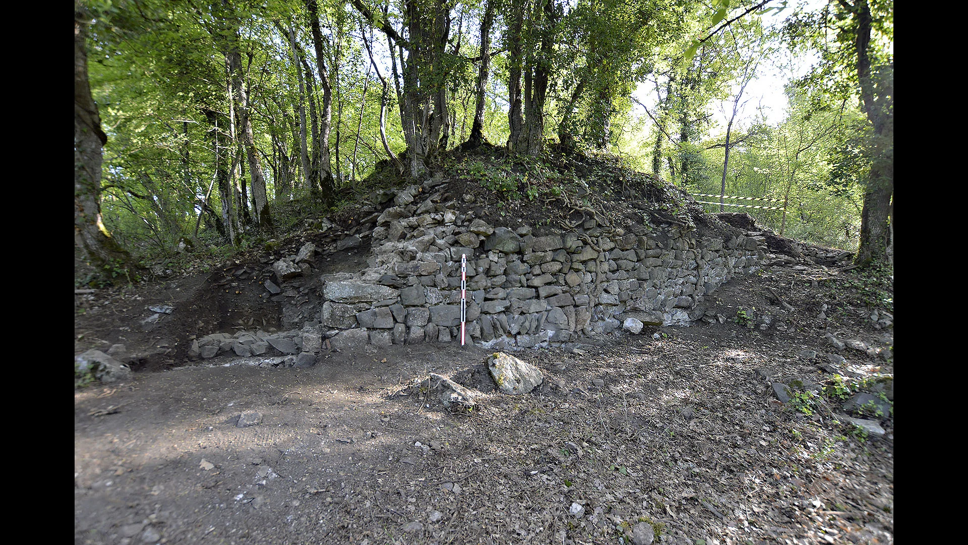 Mur d’enceinte sud du castrum mérovingien