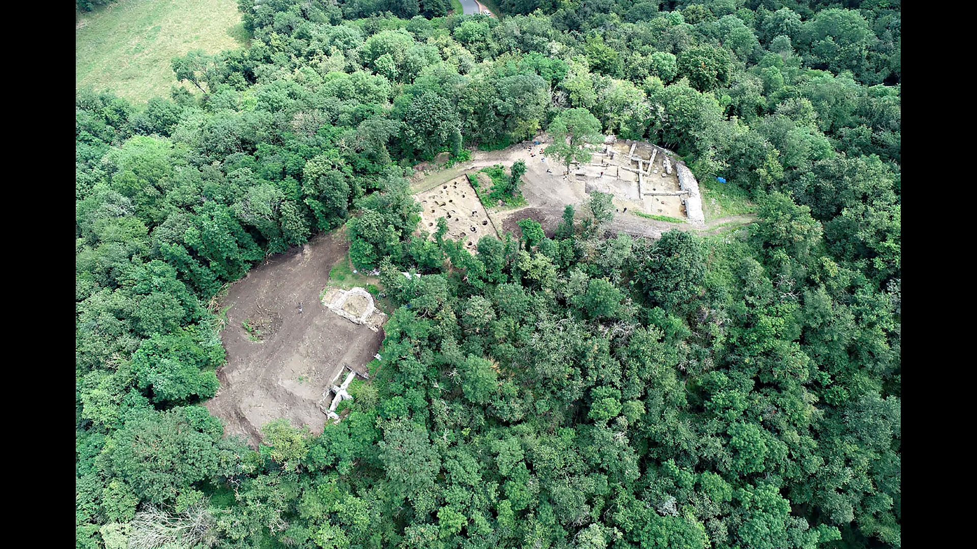 Vue aérienne (église paléochrétienne remblayée)