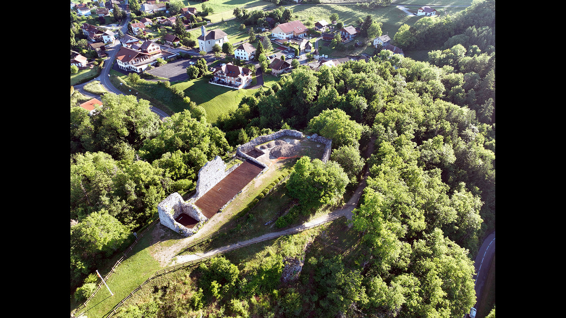 Vue générale du château de Faucigny